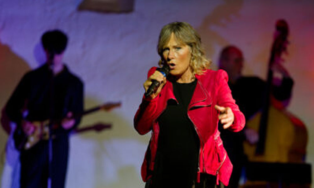 Pia mit Pe Kuhlmann spielt Auftrieb